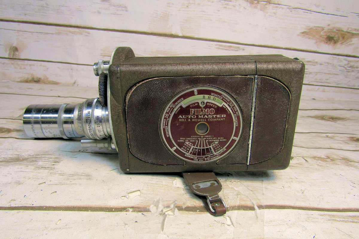 Camera Bell & Howell Filmo Auto Master- vue côté droit