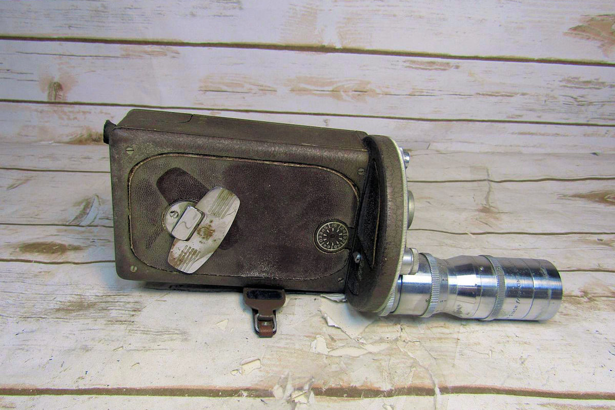 Camera Bell & Howell Filmo Auto Master- coté gauche