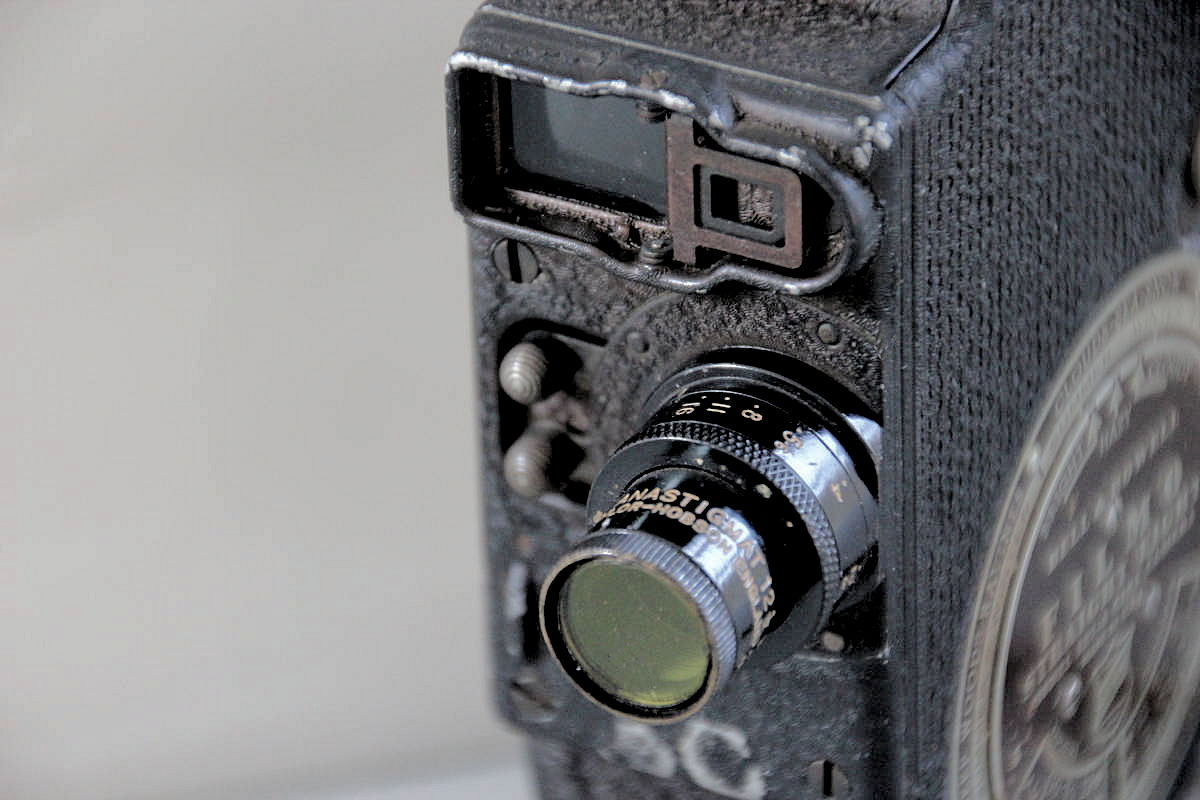 Camera Bell & Howell Filmo Straight Eight - vue de face