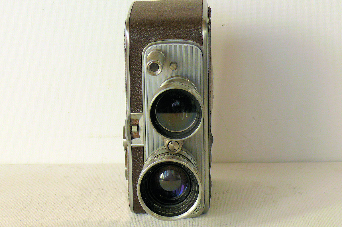 Camera Bell & Howell Auto 8 - Vue de face