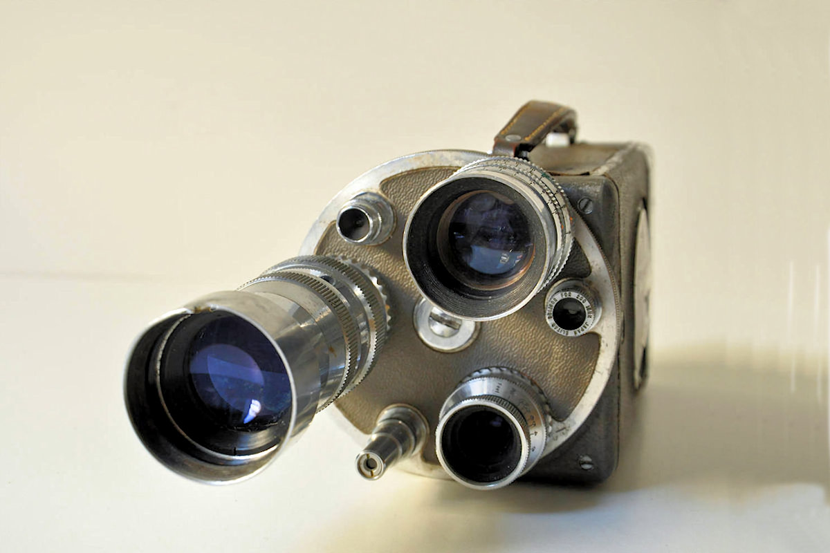 Camera Bell & Howell Auto 16 Modèle 200-TA - Vue de face