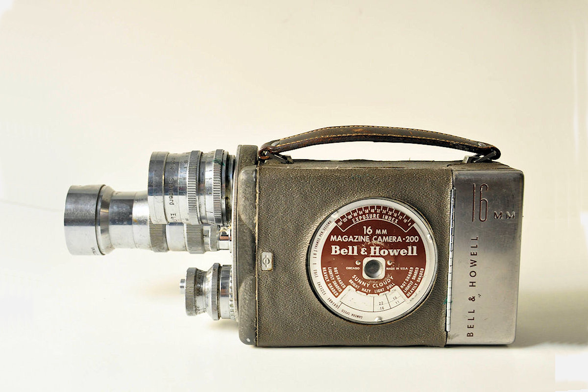 Camera Bell & Howell Auto 16 Modèle 200-TA - vue côté gauche