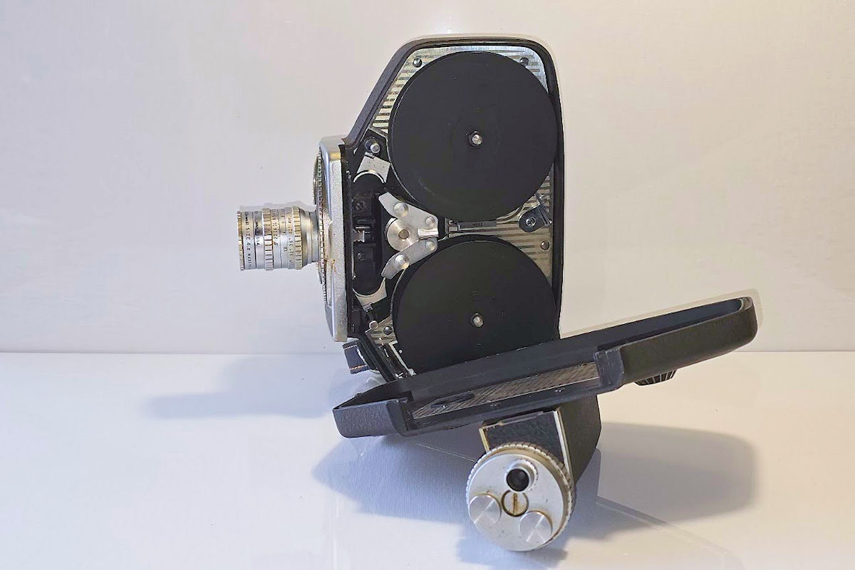 Camera Bell & Howell Modèle 240-T  - ouverte