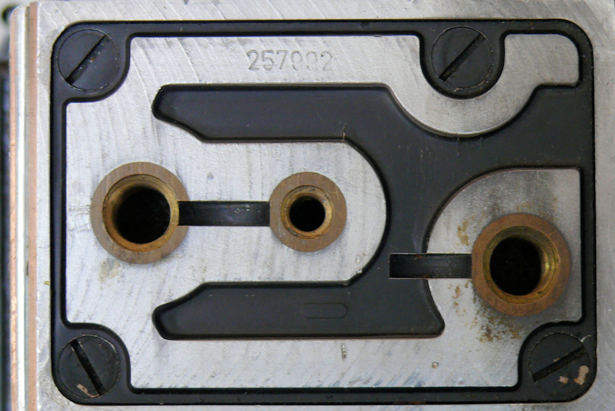 Camera BOLEX D-8L  - Dessous