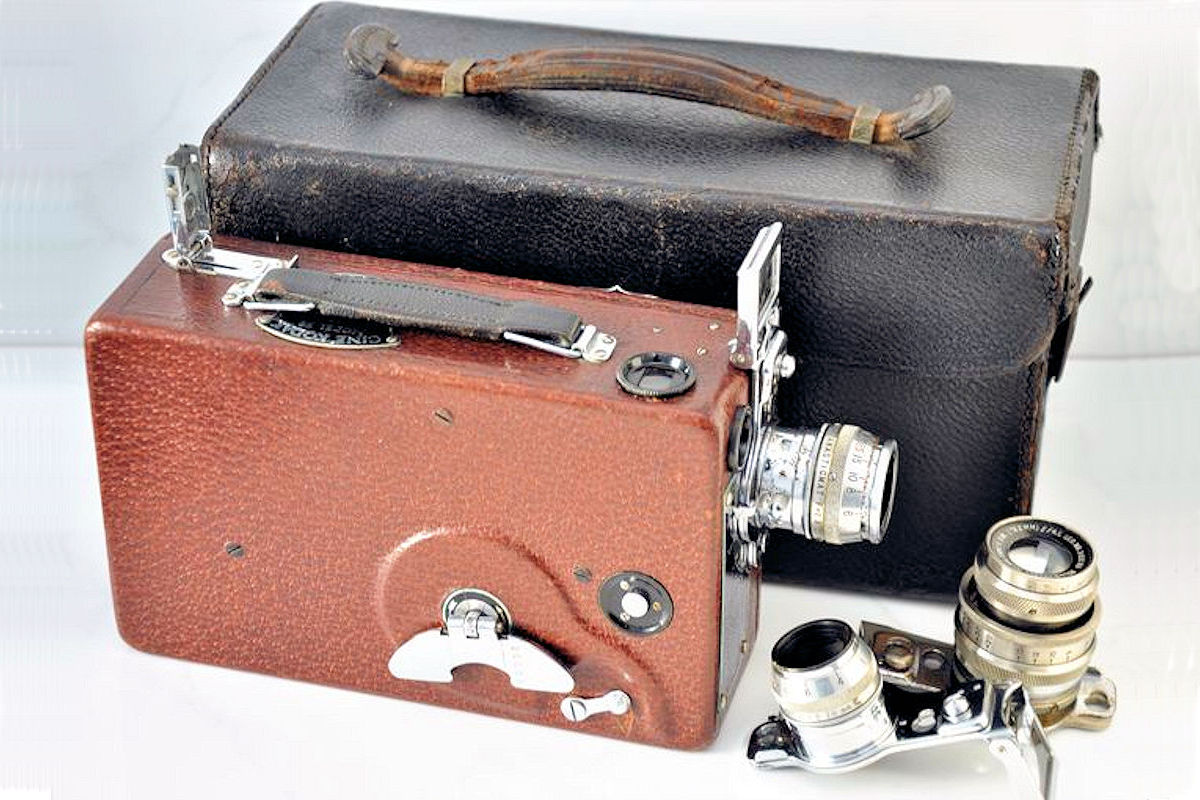 Camera Cine-Kodak Modl BB -avec objectifs et malette